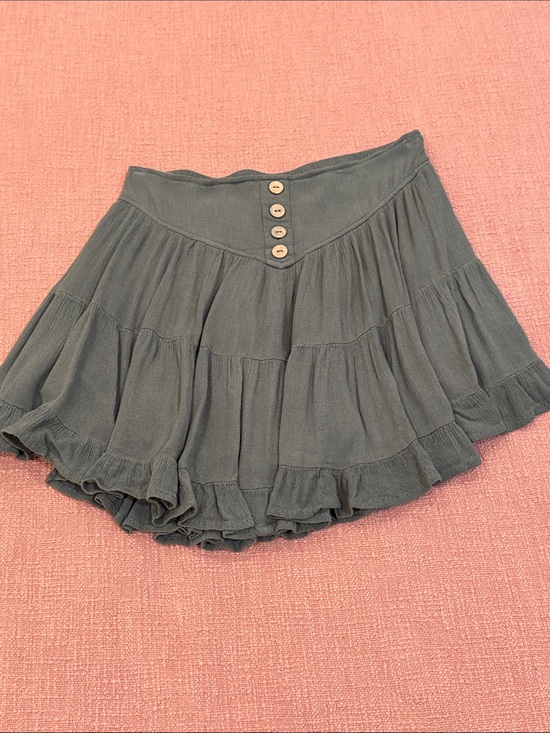 ILLA ILLA Dresses & Skirts - ILLA ILLA small green Tiered Ruffle lined Mini Skirt